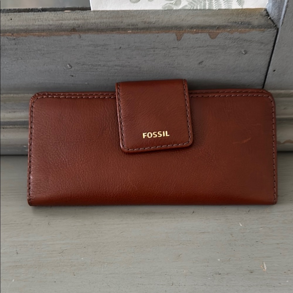 Fossil Brown Key Card Holder Sleek Design